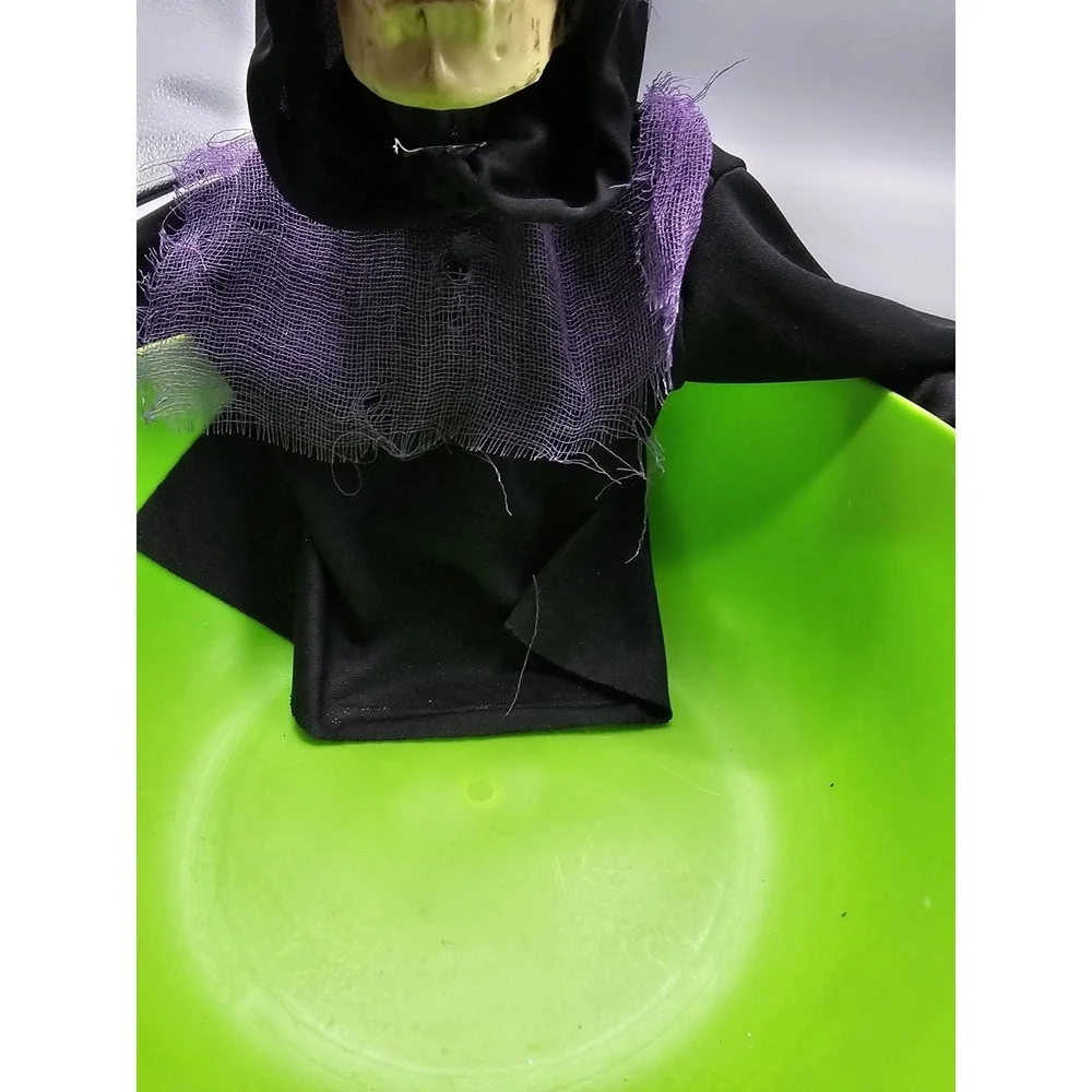 Animated Motion Activated Talking Eye Light Skeleton Trick or‎ Treat Candy Bowl